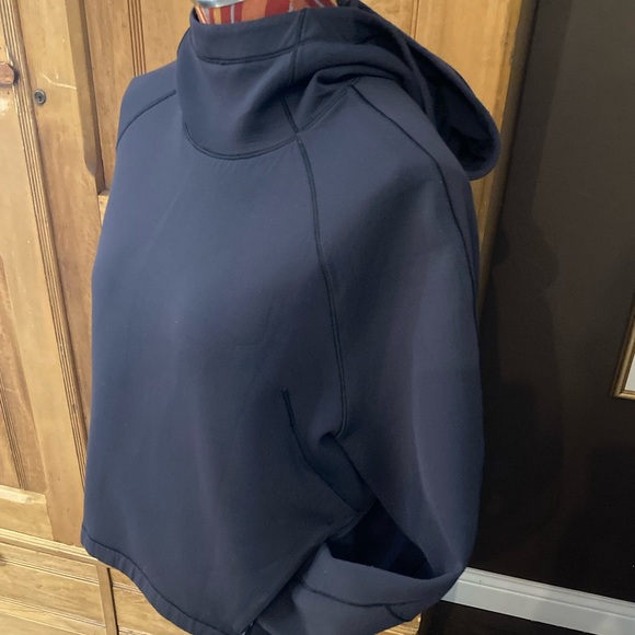 Lululemon Airwrap hoodie - Picture 3 of 8
